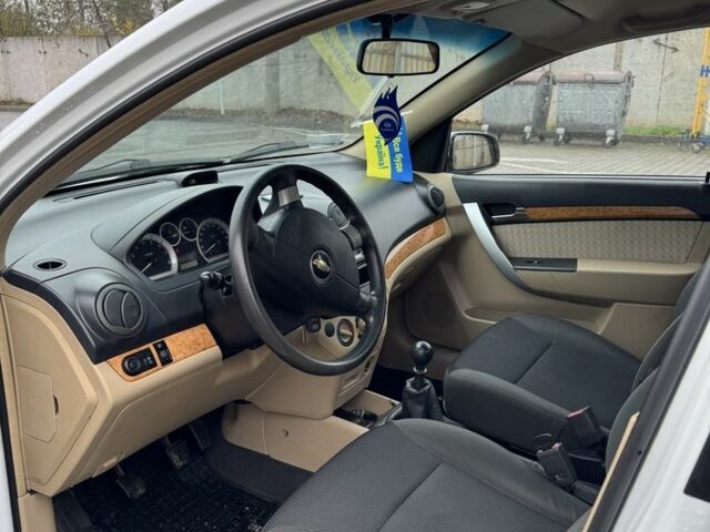 Белый Шевроле Авео, объемом двигателя 1.6 л и пробегом 89 тыс. км за 5300 $, фото 5 на Automoto.ua