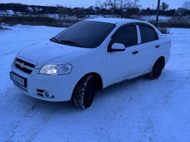 Белый Шевроле Авео, объемом двигателя 1.5 л и пробегом 195 тыс. км за 4600 $, фото 2 на Automoto.ua