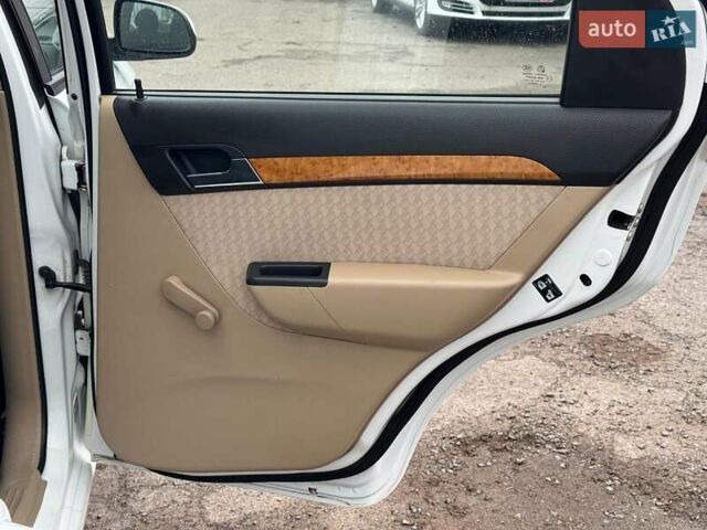 Белый Шевроле Авео, объемом двигателя 1.6 л и пробегом 89 тыс. км за 5240 $, фото 18 на Automoto.ua