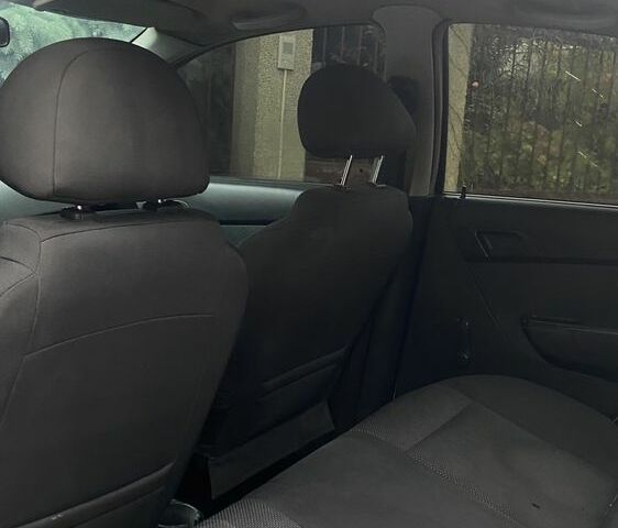 Белый Шевроле Авео, объемом двигателя 1.5 л и пробегом 403 тыс. км за 2500 $, фото 7 на Automoto.ua