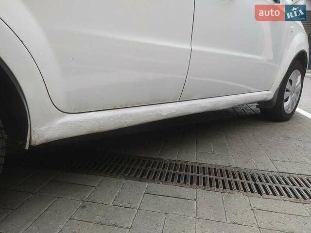 Белый Шевроле Авео, объемом двигателя 1.5 л и пробегом 239 тыс. км за 2850 $, фото 24 на Automoto.ua