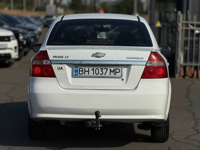 Белый Шевроле Авео, объемом двигателя 1.6 л и пробегом 433 тыс. км за 3900 $, фото 7 на Automoto.ua