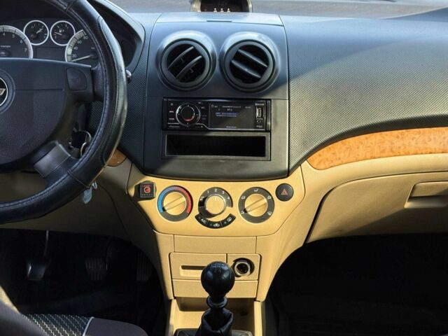 Белый Шевроле Авео, объемом двигателя 1.6 л и пробегом 433 тыс. км за 3900 $, фото 22 на Automoto.ua