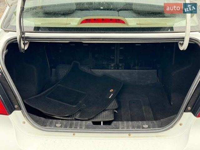 Белый Шевроле Авео, объемом двигателя 1.6 л и пробегом 89 тыс. км за 5240 $, фото 16 на Automoto.ua