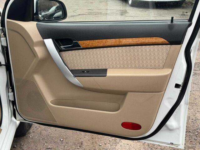 Белый Шевроле Авео, объемом двигателя 1.6 л и пробегом 89 тыс. км за 5240 $, фото 20 на Automoto.ua