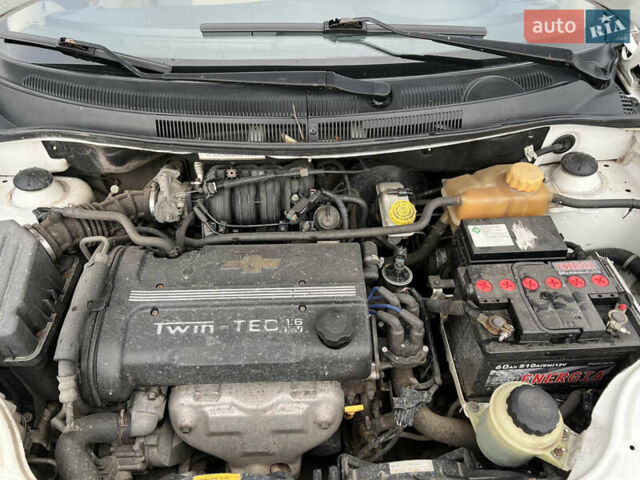 Білий Шевроле Авео, об'ємом двигуна 1.6 л та пробігом 157 тис. км за 3599 $, фото 10 на Automoto.ua