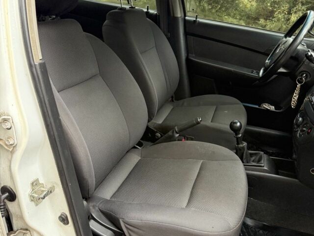 Белый Шевроле Авео, объемом двигателя 1.5 л и пробегом 84 тыс. км за 4200 $, фото 11 на Automoto.ua