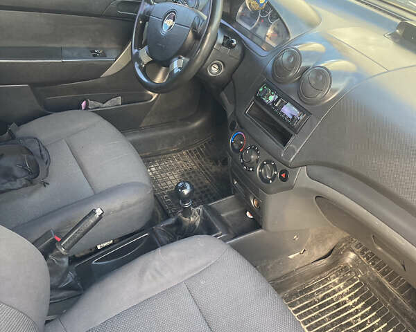 Белый Шевроле Авео, объемом двигателя 1.5 л и пробегом 252 тыс. км за 2900 $, фото 14 на Automoto.ua