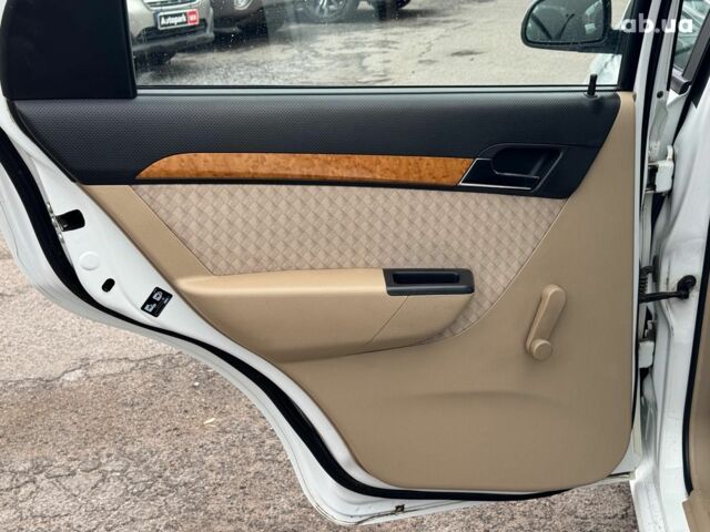 Белый Шевроле Авео, объемом двигателя 1.6 л и пробегом 89 тыс. км за 5240 $, фото 15 на Automoto.ua