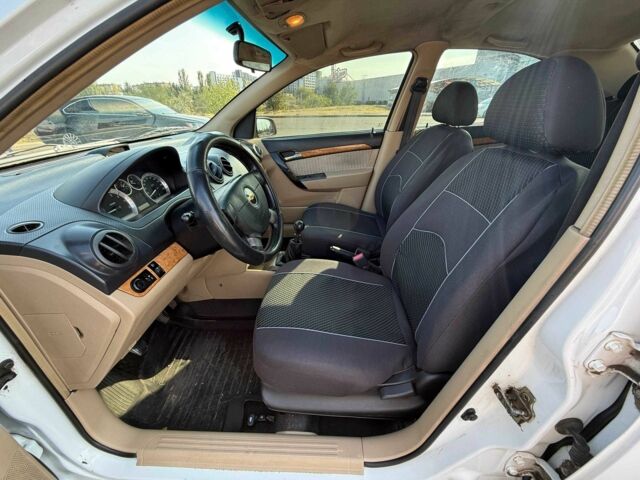 Белый Шевроле Авео, объемом двигателя 1.6 л и пробегом 433 тыс. км за 3900 $, фото 12 на Automoto.ua