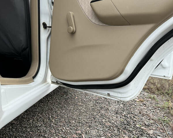 Білий Шевроле Авео, об'ємом двигуна 1.6 л та пробігом 157 тис. км за 3599 $, фото 8 на Automoto.ua