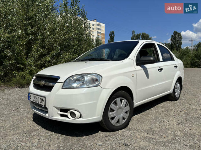 Белый Шевроле Авео, объемом двигателя 1.5 л и пробегом 252 тыс. км за 2900 $, фото 2 на Automoto.ua