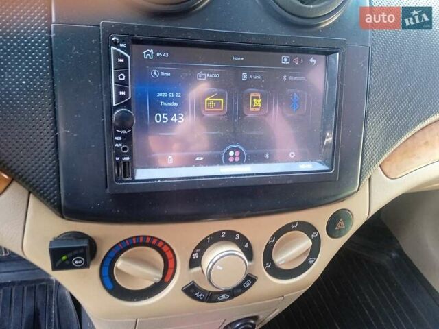 Белый Шевроле Авео, объемом двигателя 1.6 л и пробегом 260 тыс. км за 4600 $, фото 13 на Automoto.ua