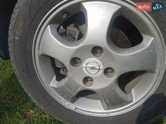 Белый Шевроле Авео, объемом двигателя 1.6 л и пробегом 260 тыс. км за 4600 $, фото 5 на Automoto.ua