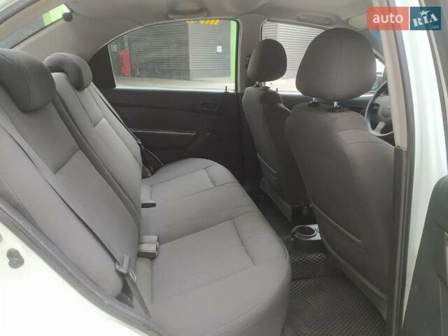 Белый Шевроле Авео, объемом двигателя 1.5 л и пробегом 239 тыс. км за 2850 $, фото 35 на Automoto.ua