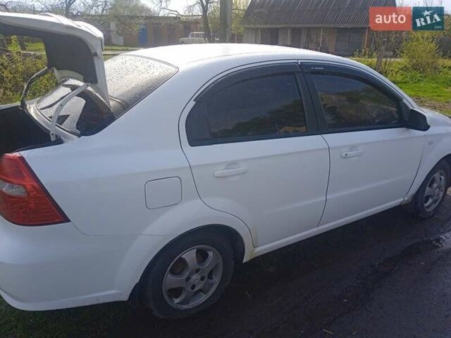 Белый Шевроле Авео, объемом двигателя 1.6 л и пробегом 260 тыс. км за 4600 $, фото 1 на Automoto.ua