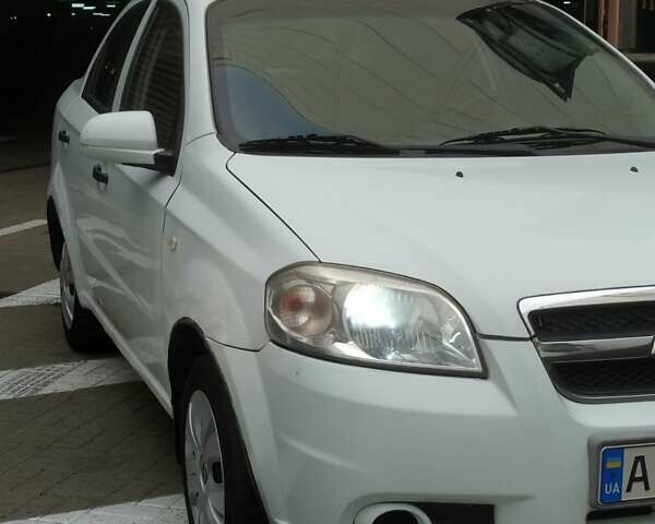 Белый Шевроле Авео, объемом двигателя 1.5 л и пробегом 239 тыс. км за 2850 $, фото 11 на Automoto.ua