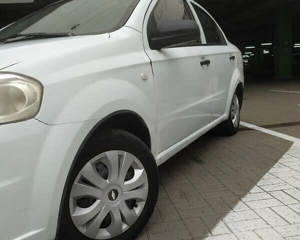 Белый Шевроле Авео, объемом двигателя 1.5 л и пробегом 239 тыс. км за 2850 $, фото 18 на Automoto.ua