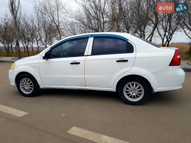Белый Шевроле Авео, объемом двигателя 1.5 л и пробегом 160 тыс. км за 3400 $, фото 1 на Automoto.ua