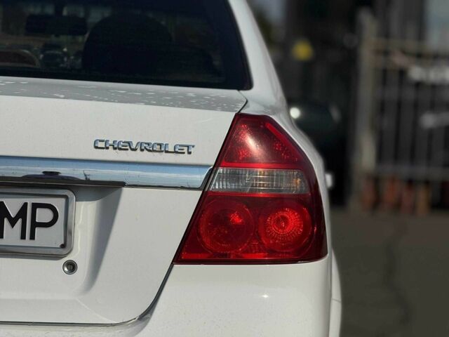 Белый Шевроле Авео, объемом двигателя 1.6 л и пробегом 433 тыс. км за 3900 $, фото 10 на Automoto.ua