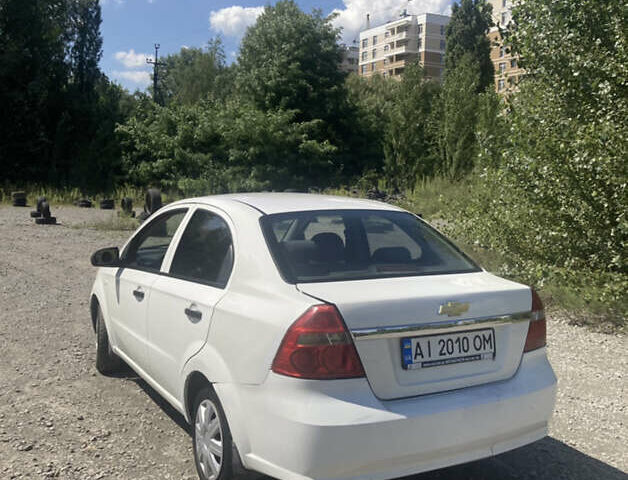 Белый Шевроле Авео, объемом двигателя 1.5 л и пробегом 260 тыс. км за 2700 $, фото 4 на Automoto.ua