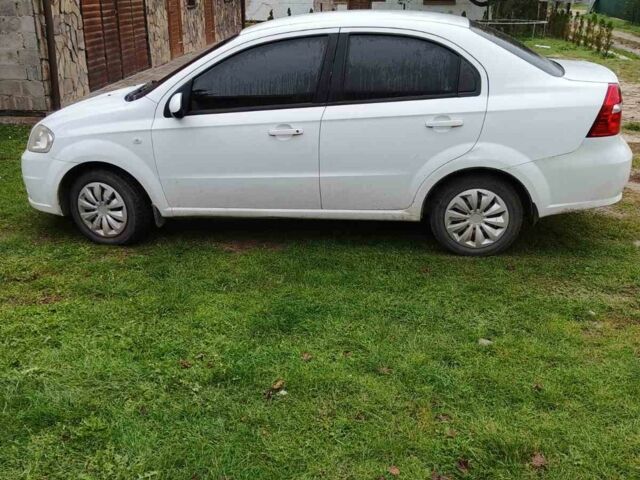 Белый Шевроле Авео, объемом двигателя 1.6 л и пробегом 182 тыс. км за 3300 $, фото 3 на Automoto.ua