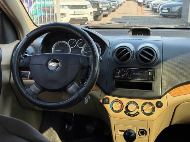 Белый Шевроле Авео, объемом двигателя 1.6 л и пробегом 433 тыс. км за 3900 $, фото 21 на Automoto.ua