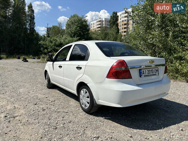 Белый Шевроле Авео, объемом двигателя 1.5 л и пробегом 252 тыс. км за 2900 $, фото 10 на Automoto.ua