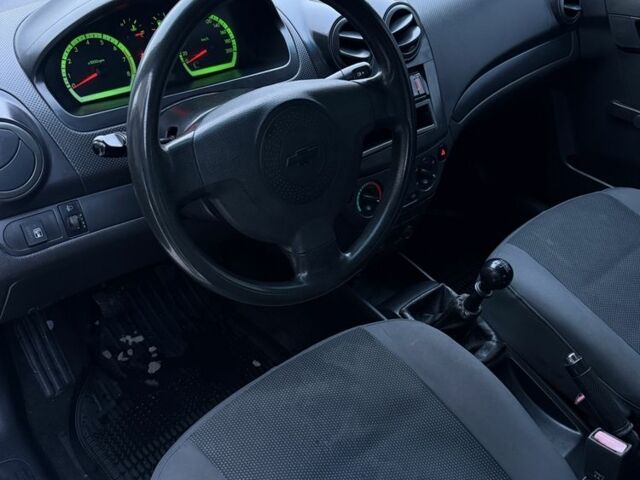 Белый Шевроле Авео, объемом двигателя 1.5 л и пробегом 276 тыс. км за 3500 $, фото 16 на Automoto.ua