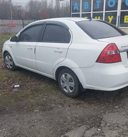 Белый Шевроле Авео, объемом двигателя 1.6 л и пробегом 120 тыс. км за 4500 $, фото 3 на Automoto.ua