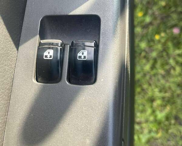 Белый Шевроле Авео, объемом двигателя 1.5 л и пробегом 262 тыс. км за 4500 $, фото 9 на Automoto.ua