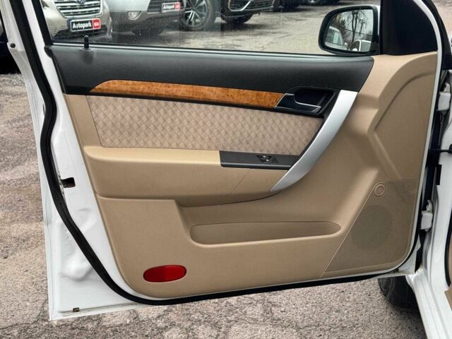 Белый Шевроле Авео, объемом двигателя 1.6 л и пробегом 89 тыс. км за 5240 $, фото 11 на Automoto.ua