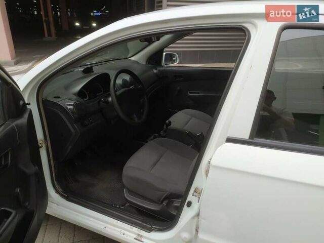 Белый Шевроле Авео, объемом двигателя 1.5 л и пробегом 239 тыс. км за 2850 $, фото 28 на Automoto.ua