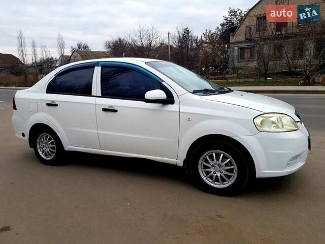 Белый Шевроле Авео, объемом двигателя 1.5 л и пробегом 160 тыс. км за 3400 $, фото 6 на Automoto.ua