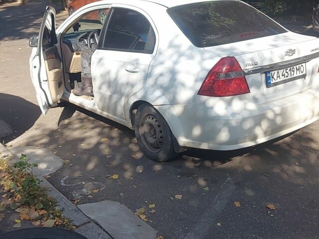 Білий Шевроле Авео, об'ємом двигуна 1.6 л та пробігом 175 тис. км за 3200 $, фото 3 на Automoto.ua
