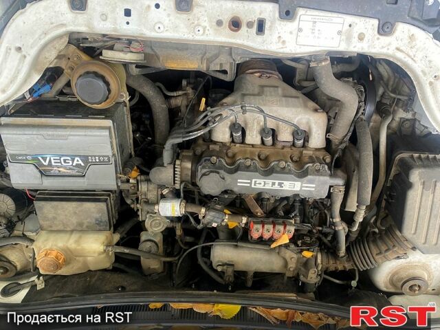 Білий Шевроле Авео, об'ємом двигуна 1.5 л та пробігом 250 тис. км за 3300 $, фото 6 на Automoto.ua