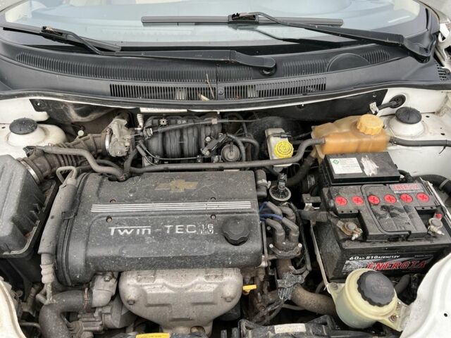 Белый Шевроле Авео, объемом двигателя 1.6 л и пробегом 158 тыс. км за 3199 $, фото 7 на Automoto.ua