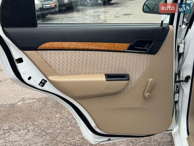 Белый Шевроле Авео, объемом двигателя 1.6 л и пробегом 89 тыс. км за 5240 $, фото 15 на Automoto.ua