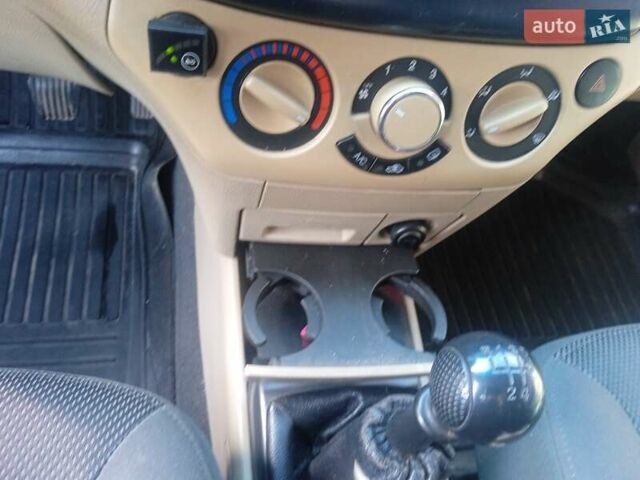 Белый Шевроле Авео, объемом двигателя 1.6 л и пробегом 260 тыс. км за 4600 $, фото 17 на Automoto.ua