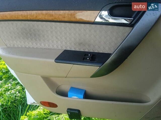 Белый Шевроле Авео, объемом двигателя 1.6 л и пробегом 260 тыс. км за 4600 $, фото 14 на Automoto.ua