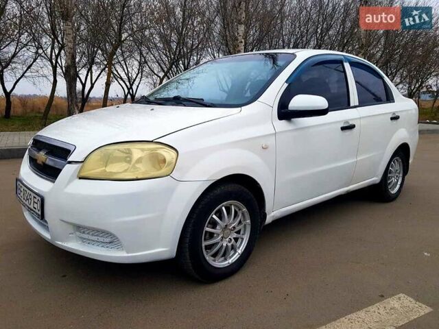 Белый Шевроле Авео, объемом двигателя 1.5 л и пробегом 160 тыс. км за 3400 $, фото 2 на Automoto.ua