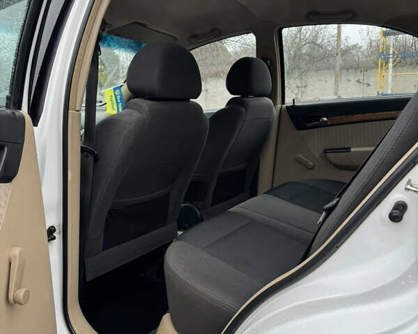 Білий Шевроле Авео, об'ємом двигуна 1.6 л та пробігом 89 тис. км за 5200 $, фото 9 на Automoto.ua