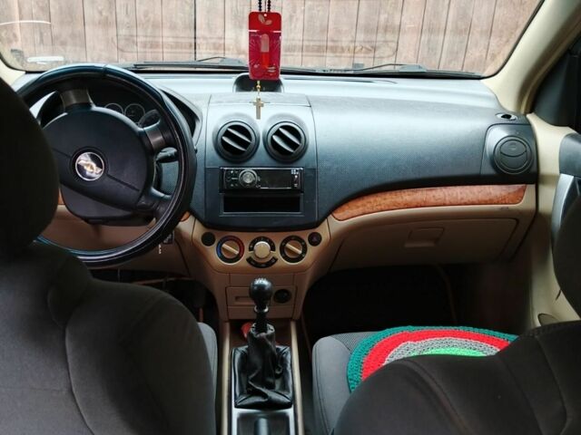 Белый Шевроле Авео, объемом двигателя 1.6 л и пробегом 182 тыс. км за 3300 $, фото 4 на Automoto.ua