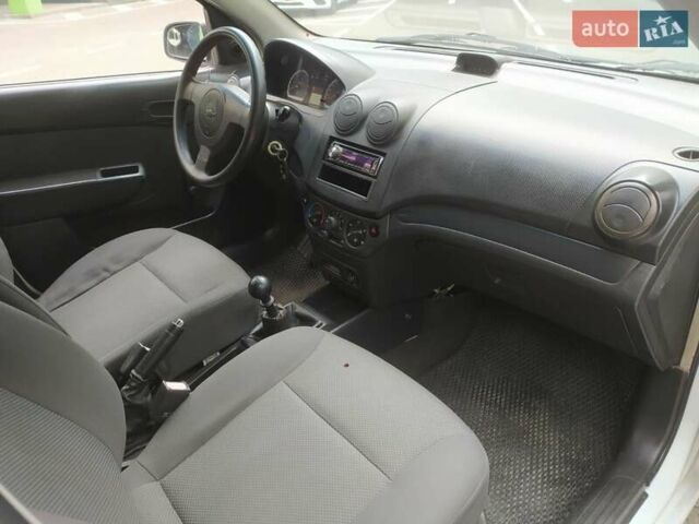 Белый Шевроле Авео, объемом двигателя 1.5 л и пробегом 239 тыс. км за 2850 $, фото 36 на Automoto.ua