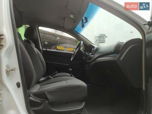 Белый Шевроле Авео, объемом двигателя 1.5 л и пробегом 239 тыс. км за 2850 $, фото 38 на Automoto.ua