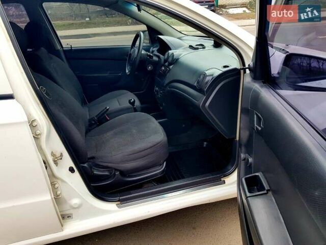 Белый Шевроле Авео, объемом двигателя 1.5 л и пробегом 160 тыс. км за 3400 $, фото 10 на Automoto.ua