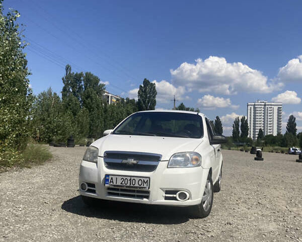 Белый Шевроле Авео, объемом двигателя 1.5 л и пробегом 260 тыс. км за 2700 $, фото 6 на Automoto.ua