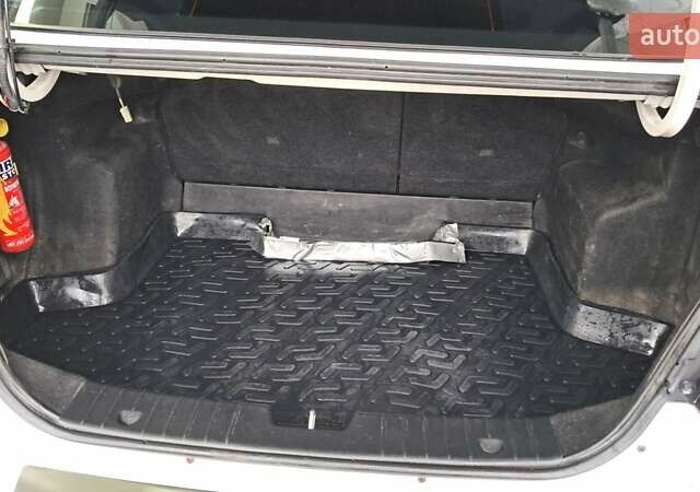 Белый Шевроле Авео, объемом двигателя 1.5 л и пробегом 260 тыс. км за 4000 $, фото 1 на Automoto.ua