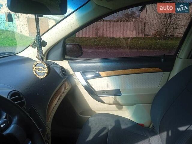 Белый Шевроле Авео, объемом двигателя 1.6 л и пробегом 260 тыс. км за 4600 $, фото 4 на Automoto.ua