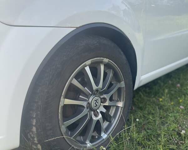 Белый Шевроле Авео, объемом двигателя 1.5 л и пробегом 262 тыс. км за 4500 $, фото 12 на Automoto.ua